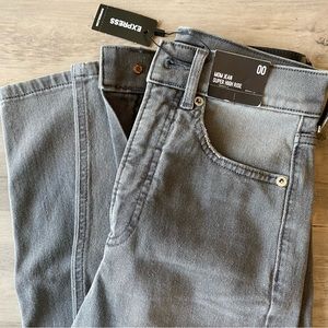 EXPRESS High Rise Mom Jeans